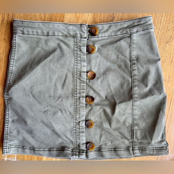 *EUC* Free People / Little Daisies Tortoise Button Down Denim Skirt / Green / 10 - Picture 2 of 10